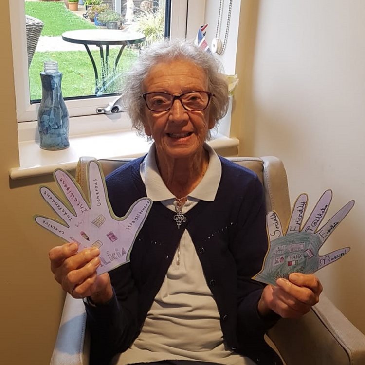 Community invited to ‘help to hug’ a Horndean care home